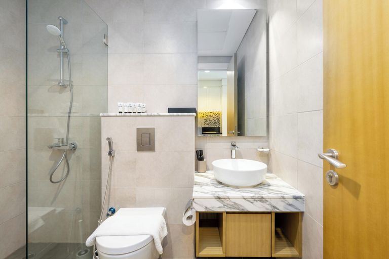 Bathroom 4, Lux BnB Aykon Tower Skyline Views, Dubai