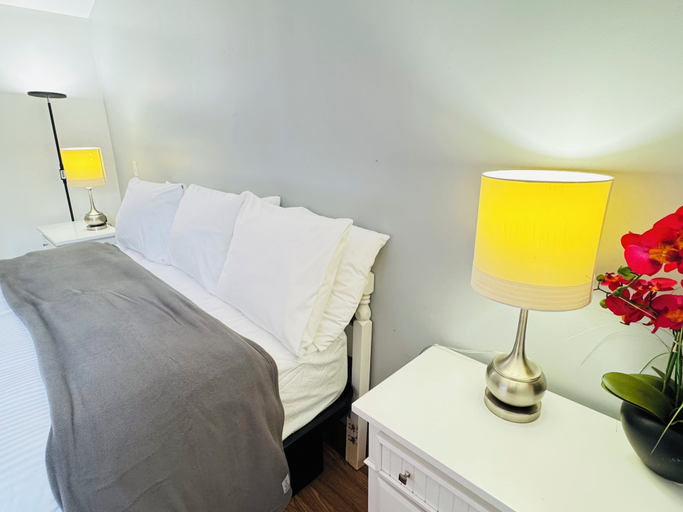 Room 4, Pocono Ridge Inn, Monroe