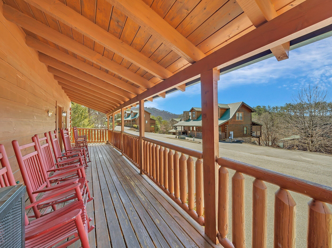 Property grounds 3, Ern821 - Tranquil Times 5 Bedroom Cabin, Sevier