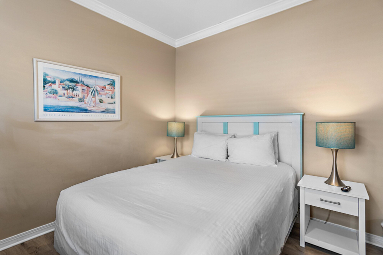 Room 2, Emerald View, Walton