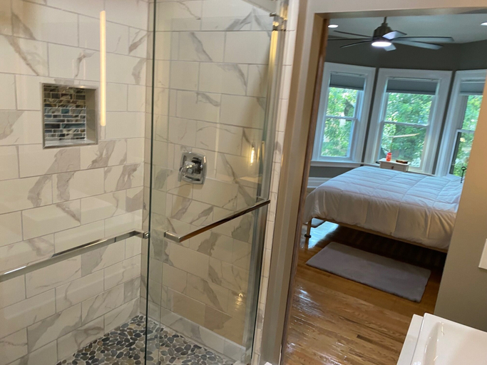 Bathroom 4, Huntington Manor, Erie