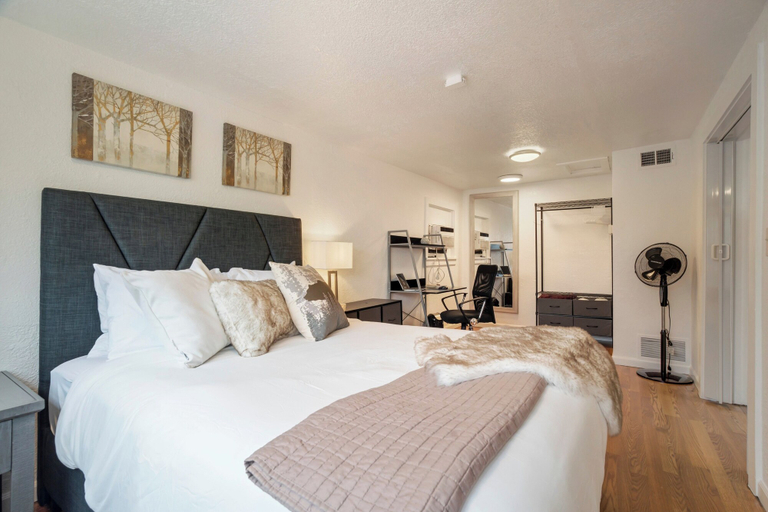 Room 5, Charming Downtown Cottage, El Paso