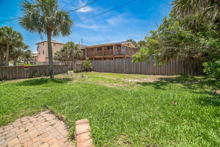 Property grounds, Charming Coastal Retreat Steps From Beach 3 Bedroom Home, Saint Johns