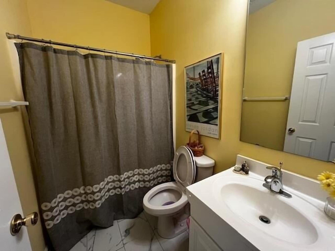 Bathroom 4, 324 Lakeside 3 Bedroom Home by RedAwning, Horry