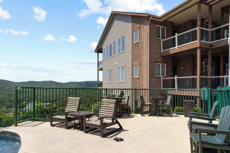 Exterior & Views, Cliffside Lake Retreat - 2 Bdr, Walk to Table Rock, Stone