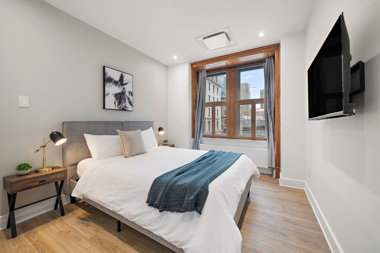 Room 2, Hotel 511 Place d' Armes, Montréal