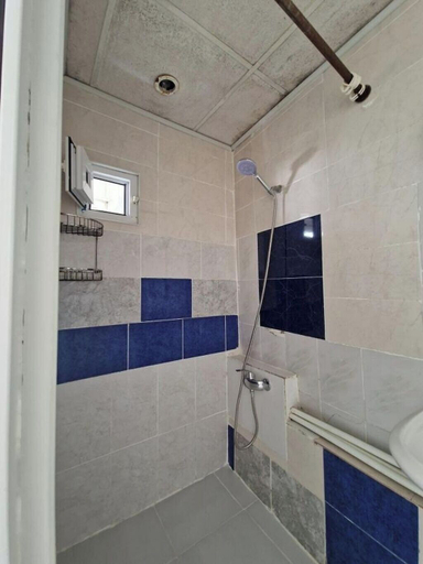 Bathroom, Qesr bir, Baku