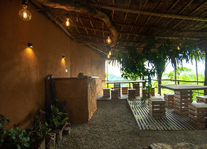 Food & Drinks 5, Falcon Villas, Lunugala