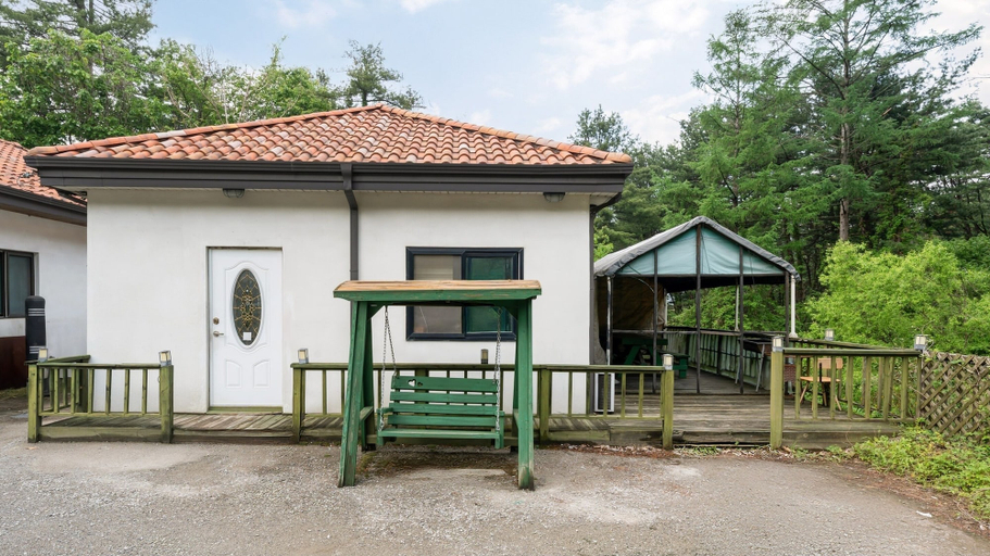 Exterior & Views 1, Gapyeong Windmill Pension, Gapyeong