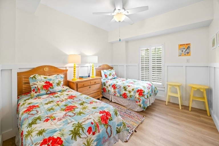 Room 5, Summer Breeze 7 Bedroom Home, Lee