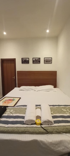 Room 2, OrangeBricks Boutique Guest House, Kolkata
