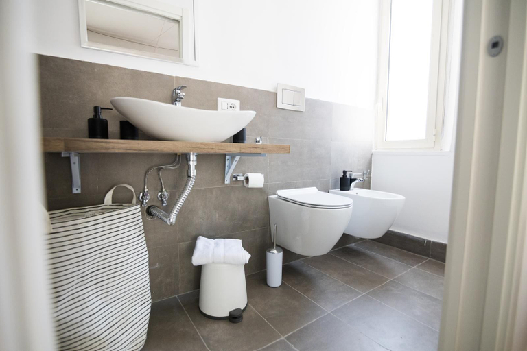 Bathroom 4, al ventitre', Reggio Di Calabria
