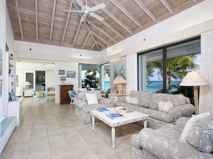 Living area 2, Hohum - Private Beachfront House On Exclusive Windermere 3 Bedroom Home
