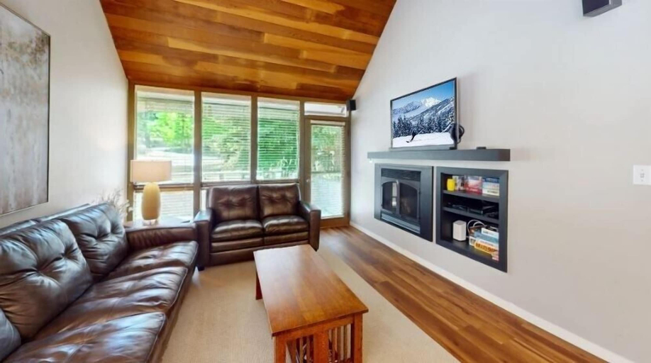 Living area 4, Pay Day Condominiums, Summit
