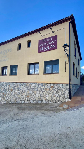 Front of property, Hostal Mussols, Tarragona