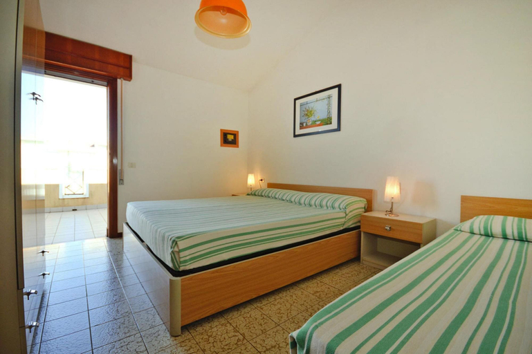 Bedroom 4, Holiday Resort Villaggio Selene, Bibione Spiaggia, Venezia