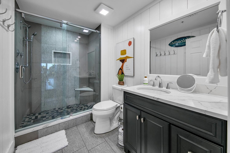 Bathroom 5, Gulf Crest 2107a, Bay