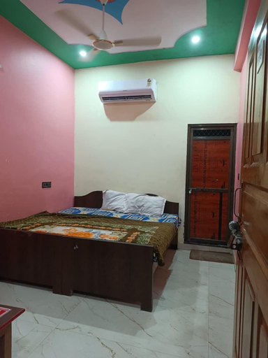 Room 5, Chandrika Palace - Best Hotel Near Ram Mandir, Faizabad