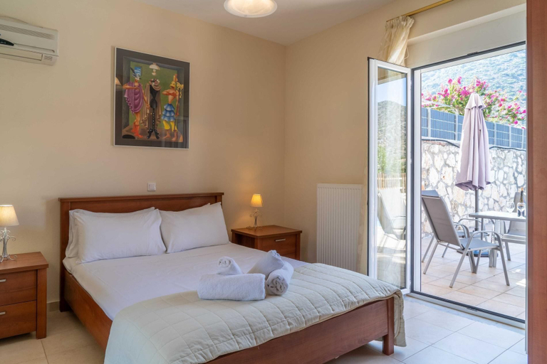 Room 4, Villa Nikolas in Mylopotamos, Ionian Islands