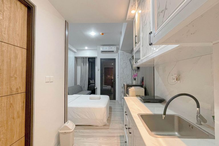 Private kitchen 2, Modern Scandinavian Studio At Delft Ciputra Makassar Apartment, Makassar