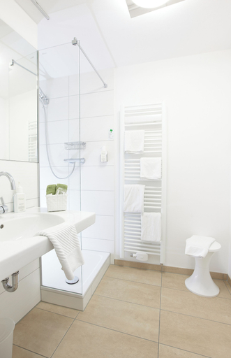 Bathroom 5, Hotel Klingelhöffer, Vogelsbergkreis