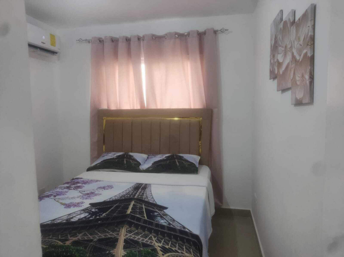 Room 5, Vivian, Boca Chica