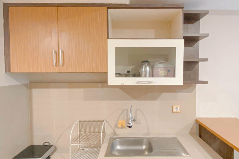 Private kitchen 2, Studio Room Near Mall At Star Semarang Apartment, Semarang