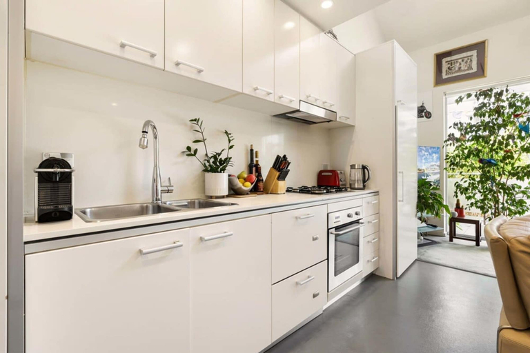 Room 3, Poolside Apartment Opposite Redfern Park, Sydney