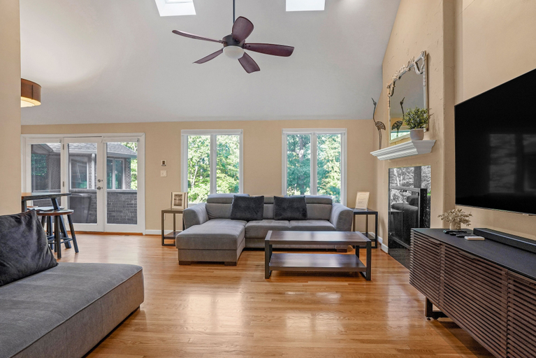Living area 3, Luxurious Private Lakefront Paradise 5 Bedroom Home by RedAwning, Iredell