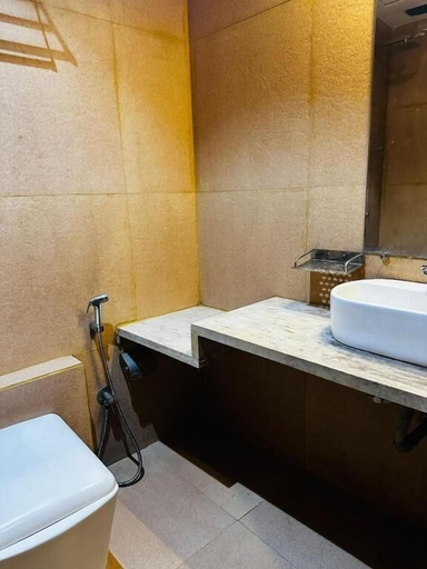 Bathroom 3, Cozy Inn T2 Mumbai Airport, Mumbai Suburban