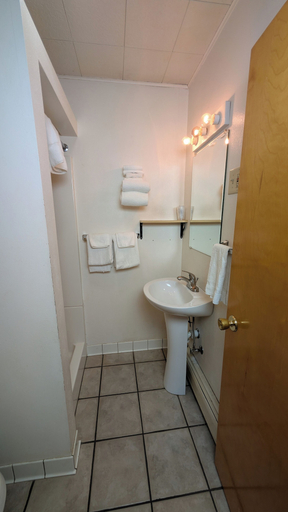 Room 4, Restwel Motel, Rosebud