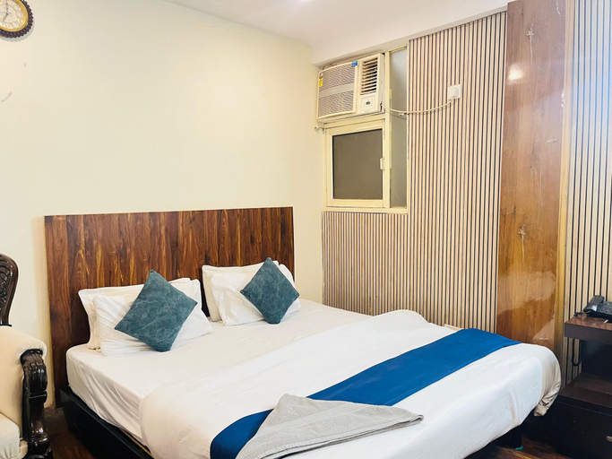 Room 2, Roomshala Hotel Green Valley, Delhi