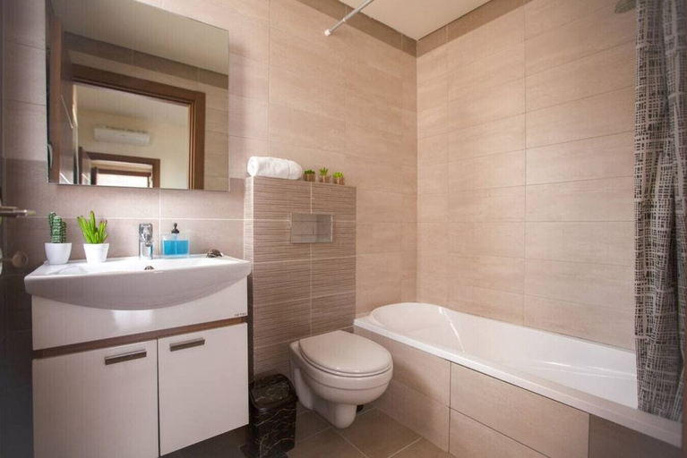 Bathroom 4, Sioufi - 2-BR Apartment With a Balcony, Beirut