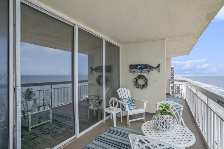 Outdoor dining, 1201 Waters Edge Resort 3 Bedroom Condo by RedAwning, Georgetown