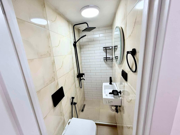 Bathroom, Ezo Tiny Loft - Georgias smallest Airbnb, Tbilisi