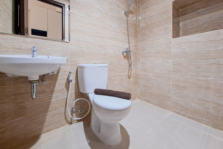 Bathroom 4, Minimalist Functional Studio At Transpark Bintaro Apartment, Tangerang Selatan