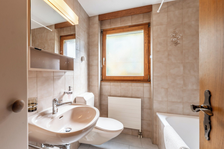 Bathroom 3, Fabi s Horu Lodge, Visp