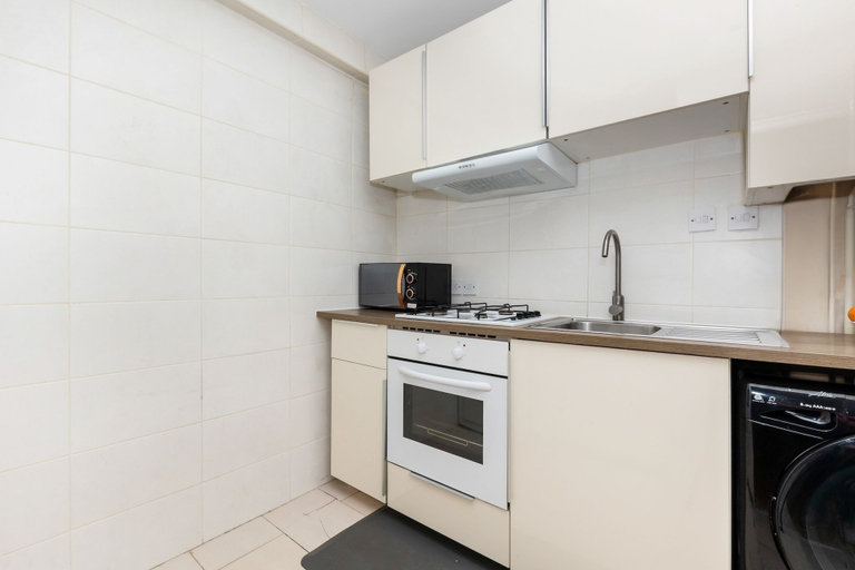 Private kitchen 5, Prime 1BR near Regents Park & Zoo, London