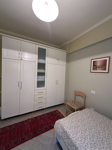 Room 3, Olive Hill Apartment, Tiranës