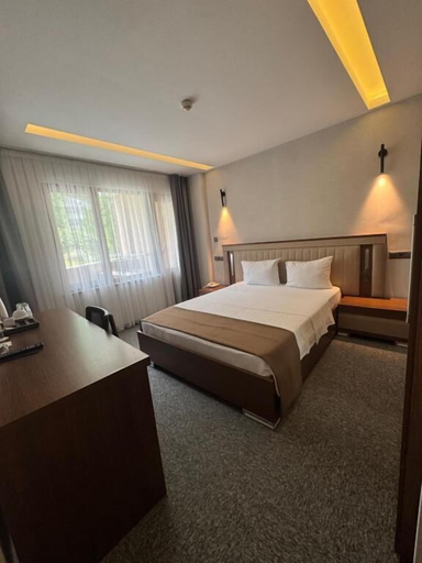 Room 5, WEEN OTEL, Merkez