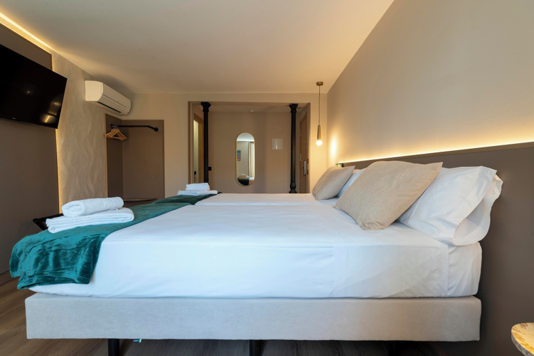 Bedroom 4, Hotel boutique Negresco Plaza Mayor, Madrid