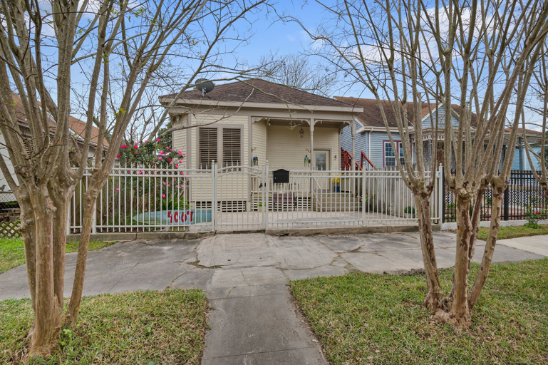 Exterior 2, Cottage On Ave O 2 Bedroom Home, Galveston