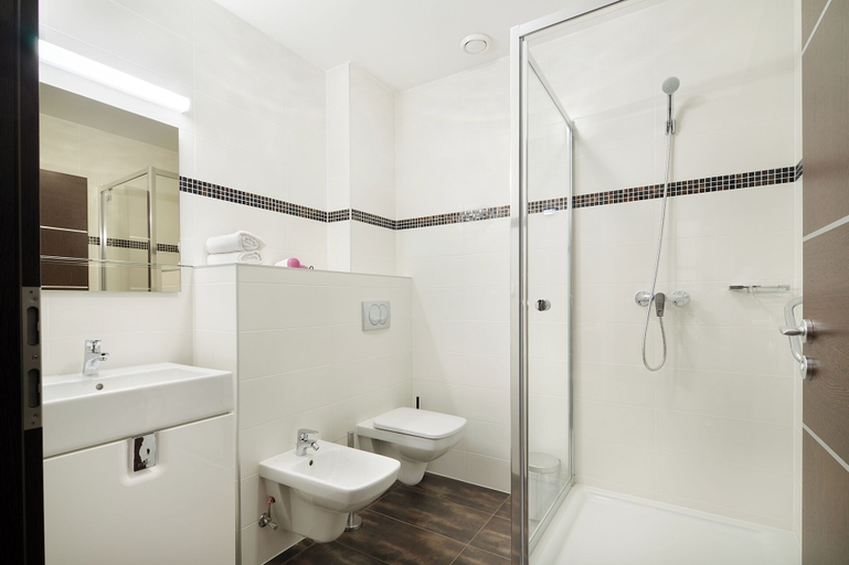 Bathroom 3, Paulay Downtown Apartments, Budapesti