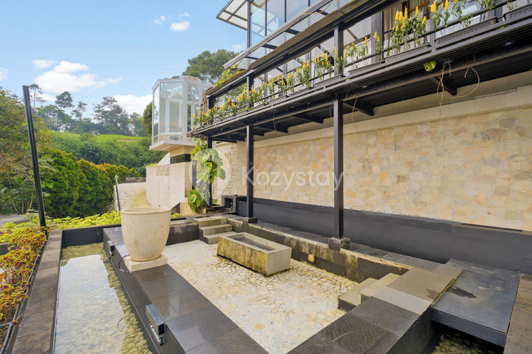 Rooftop terrace 2, Griya Keraton Villa by Kozystay - Dago, Bandung