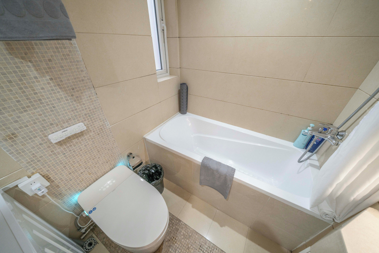 Bathroom 5, Tyms Family APT Spacious 3BR for Groups & Families, Shanghai