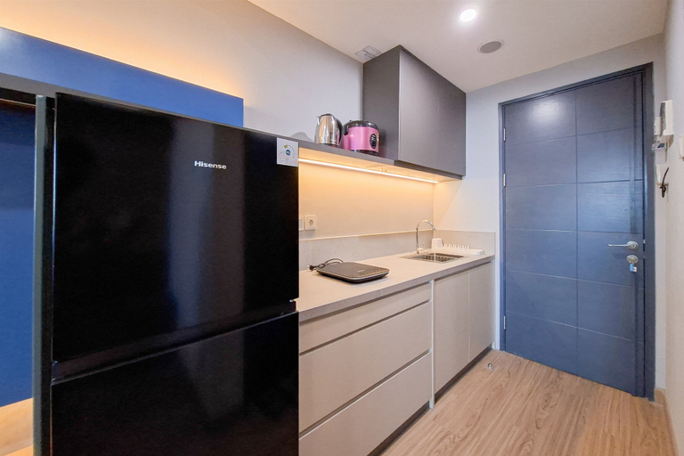 Private kitchen 2, Trendy 1Br At Apartment Collins Boulevard, Tangerang