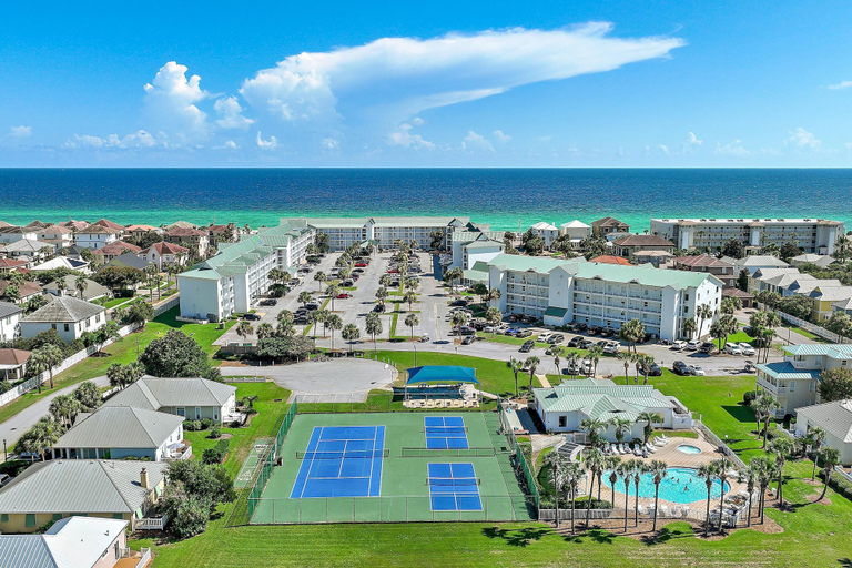Exterior & Views 2, Maravilla 4203, Walton