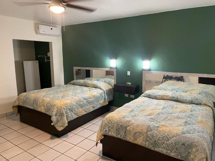 Room 5, Motel Apolo 69, Santa Ana