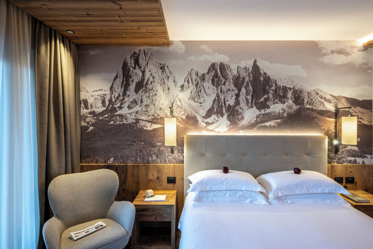 Bedroom 3, Ciampedie Luxury Alpine Spa Hotel, Trento
