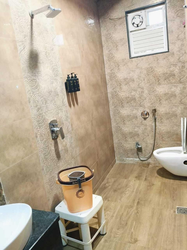 Bathroom 5, Raj Mahal Hotel, Varanasi